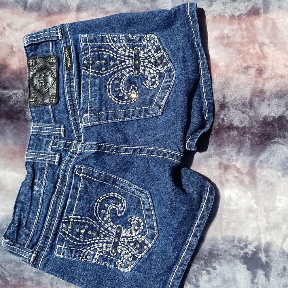 Miss Me shorts so 27
